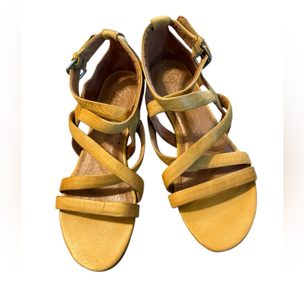 Naya | Yellow leather strappy sandals